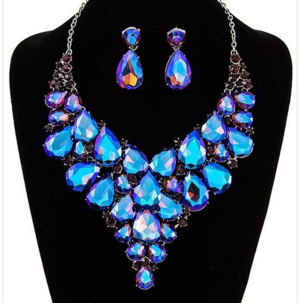 Stunning evening necklace set